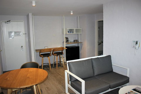 Atrium Hotel Mandurah - Bed n Breakfasts 12