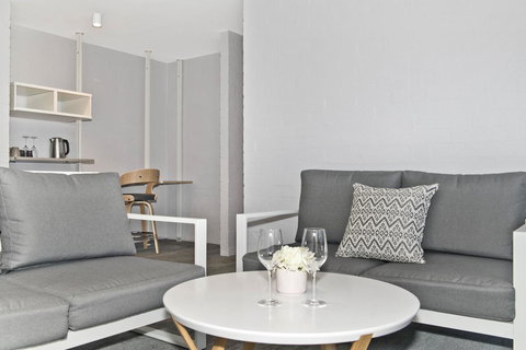 Atrium Hotel Mandurah - Bed n Breakfasts 22