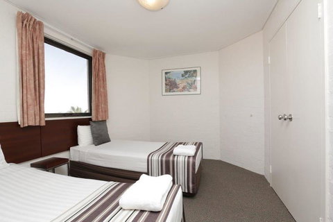 Atrium Hotel Mandurah - Bed n Breakfasts 5