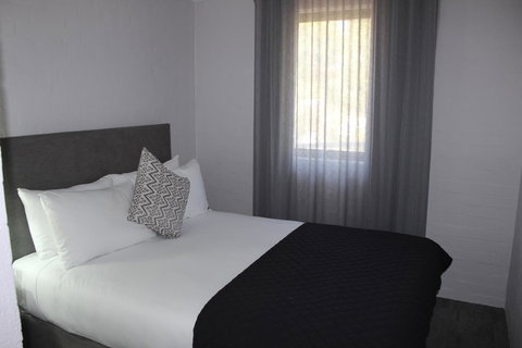 Atrium Hotel Mandurah - Bed n Breakfasts 3