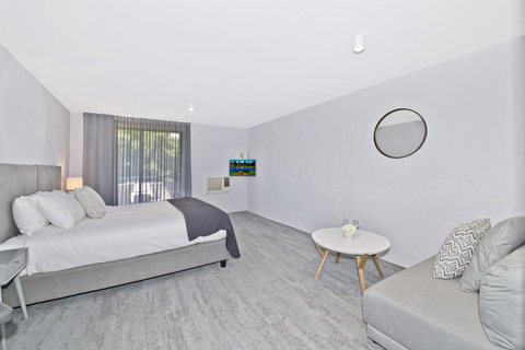 Atrium Hotel Mandurah - Bed n Breakfasts 14