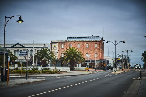 The Premier Mill Hotel - Accommodation Australia 14
