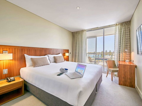 The Sebel Mandurah - Bed n Breakfasts 11