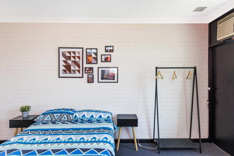 Billabong Backpackers Resort - Bed n Breakfasts 11