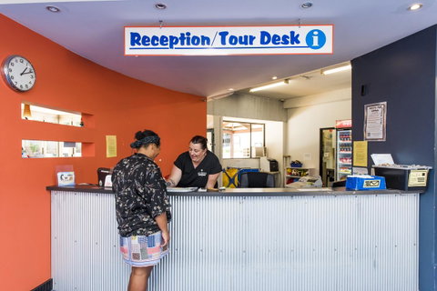 Billabong Backpackers Resort - Bed n Breakfasts 18