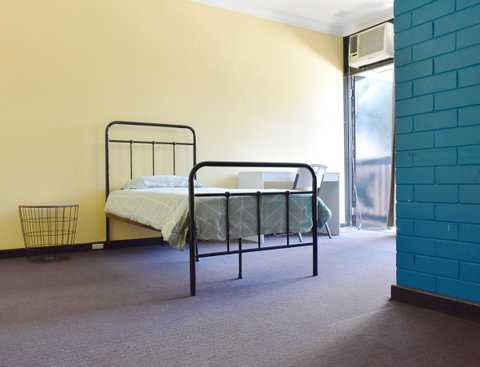 Billabong Backpackers Resort - Bed n Breakfasts 1