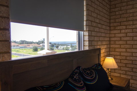 Baywatch Retreat Augusta - Australia Shopping 16