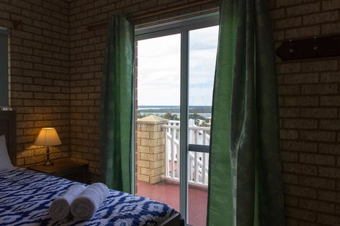 Baywatch Retreat Augusta - Australia Shopping 7