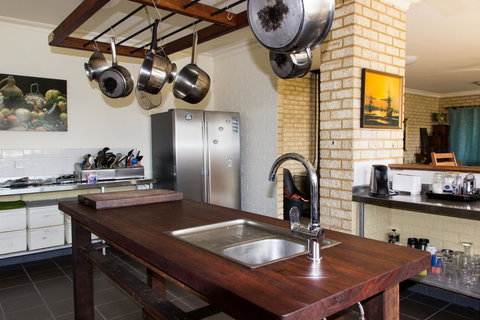 Baywatch Retreat Augusta - Australia Shopping 4