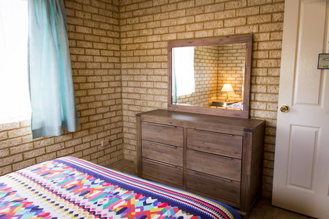 Baywatch Retreat Augusta - Australia Shopping 35