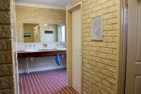 Baywatch Retreat Augusta - Australia Shopping 22