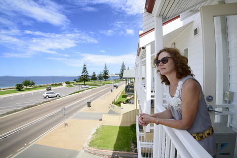 The Jetty Resort - Australia Shopping 5