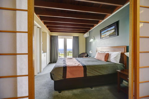 The Jetty Resort - Australia Shopping 2