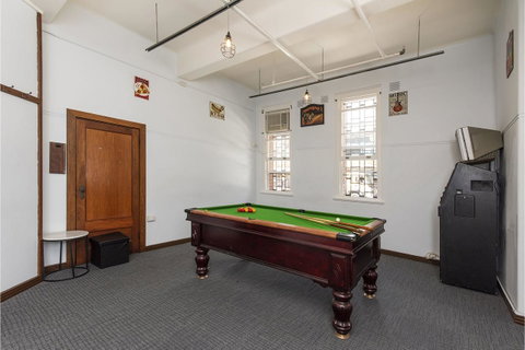 The Old Swan Barracks - Bed n Breakfasts 9