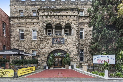 The Old Swan Barracks - Bed n Breakfasts 35