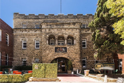 The Old Swan Barracks - Bed n Breakfasts 3