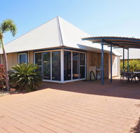 Osprey Holiday Village Unit 122/2 Bedroom - Perfectly neat and tidy apartment - Bed n Breakfasts