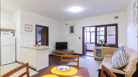 Broadway Apartments - Australia Shopping 8