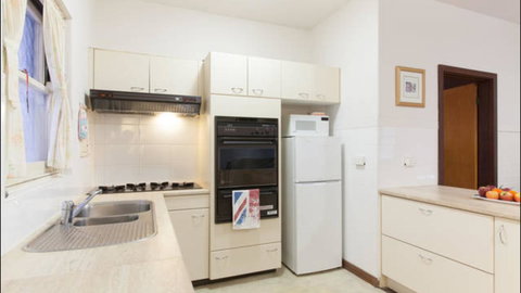 Broadway Apartments - Australia Shopping 2