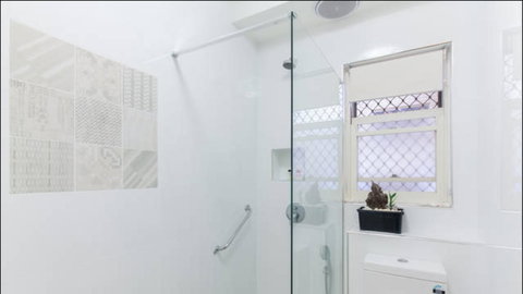 Broadway Apartments - Australia Shopping 3