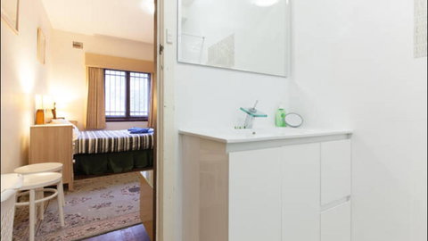 Broadway Apartments - Australia Shopping 5