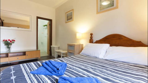 Broadway Apartments - Australia Shopping 7