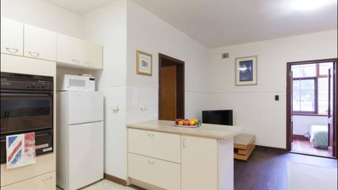 Broadway Apartments - Australia Shopping 1