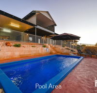 3 Kestrel Place - PRIVATE JETTY  POOL - Bed n Breakfasts
