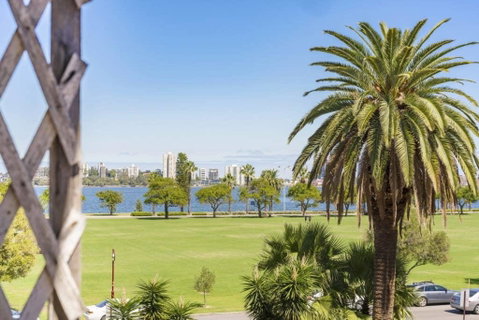 Light Bright, Quality River Views! Free Parking - Bed n Breakfasts 31