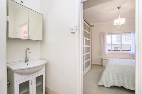 Light Bright, Quality River Views! Free Parking - Bed n Breakfasts 6