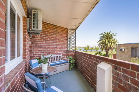 Light Bright, Quality River Views! Free Parking - Bed n Breakfasts 7