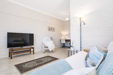 Light Bright, Quality River Views! Free Parking - Bed n Breakfasts 36