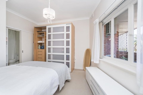 Light Bright, Quality River Views! Free Parking - Bed n Breakfasts 11