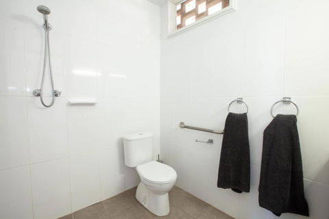 EUCLA MOTOR HOTEL - Australia Shopping 5