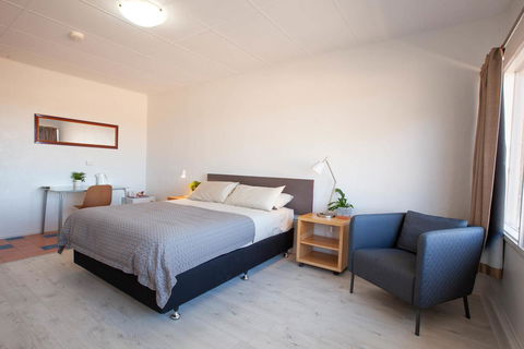 EUCLA MOTOR HOTEL - Australia Shopping 25