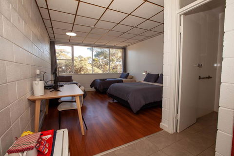 EUCLA MOTOR HOTEL - Australia Shopping 4