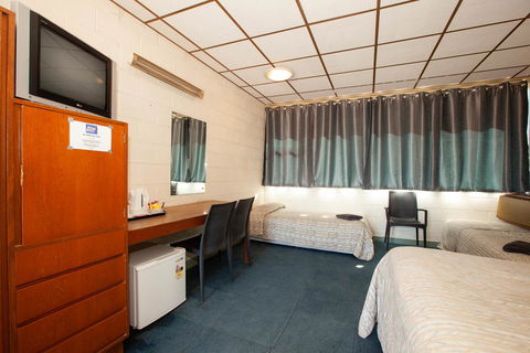 EUCLA MOTOR HOTEL - Australia Shopping 18