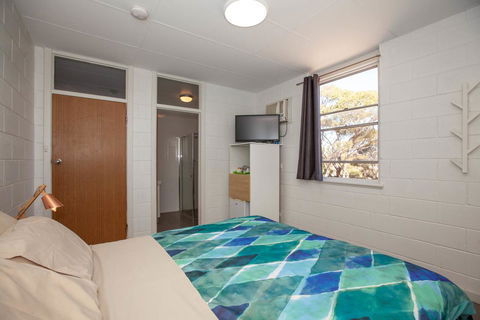 EUCLA MOTOR HOTEL - Australia Shopping 23