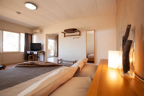 EUCLA MOTOR HOTEL - Australia Shopping 15