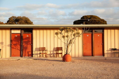 EUCLA MOTOR HOTEL - Australia Shopping 7