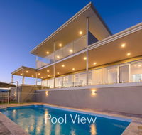 32 Corella Court - Private Jetty and Pool - Bed n Breakfasts