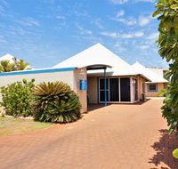 Osprey Holiday Village Unit 119 - Close to the pool - Bed n Breakfasts