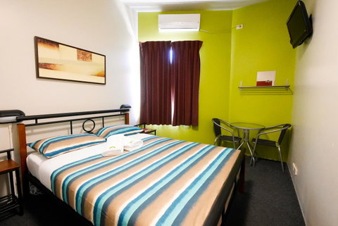 Perth City YHA - Bed n Breakfasts 25