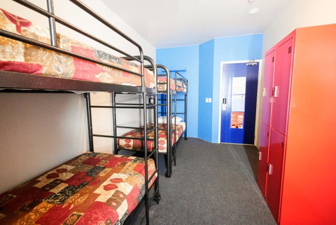 Perth City YHA - Bed n Breakfasts 24