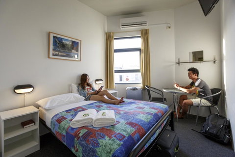 Perth City YHA - Bed n Breakfasts 33