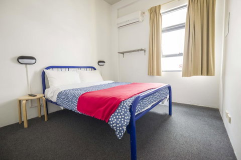Perth City YHA - Bed n Breakfasts 8