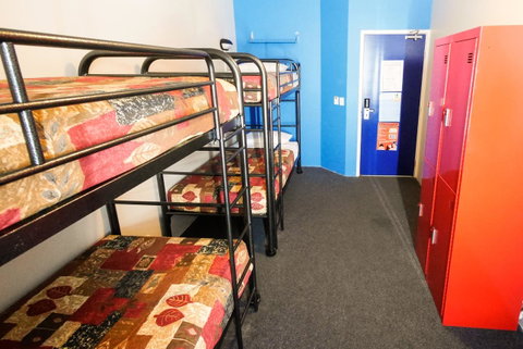 Perth City YHA - Bed n Breakfasts 23