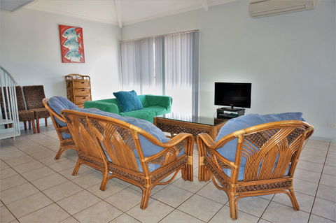 Osprey Holiday Village Unit 120 - Plenty Of Room For A Large Family - Bed n Breakfasts 2