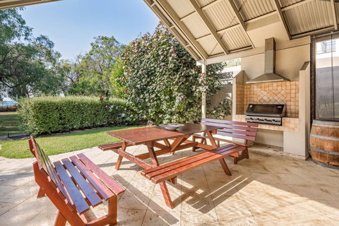 Geographe Cove Resort - Australia Shopping 3