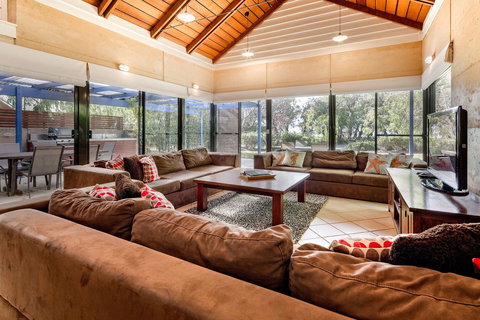 Geographe Cove Resort - Australia Shopping 9